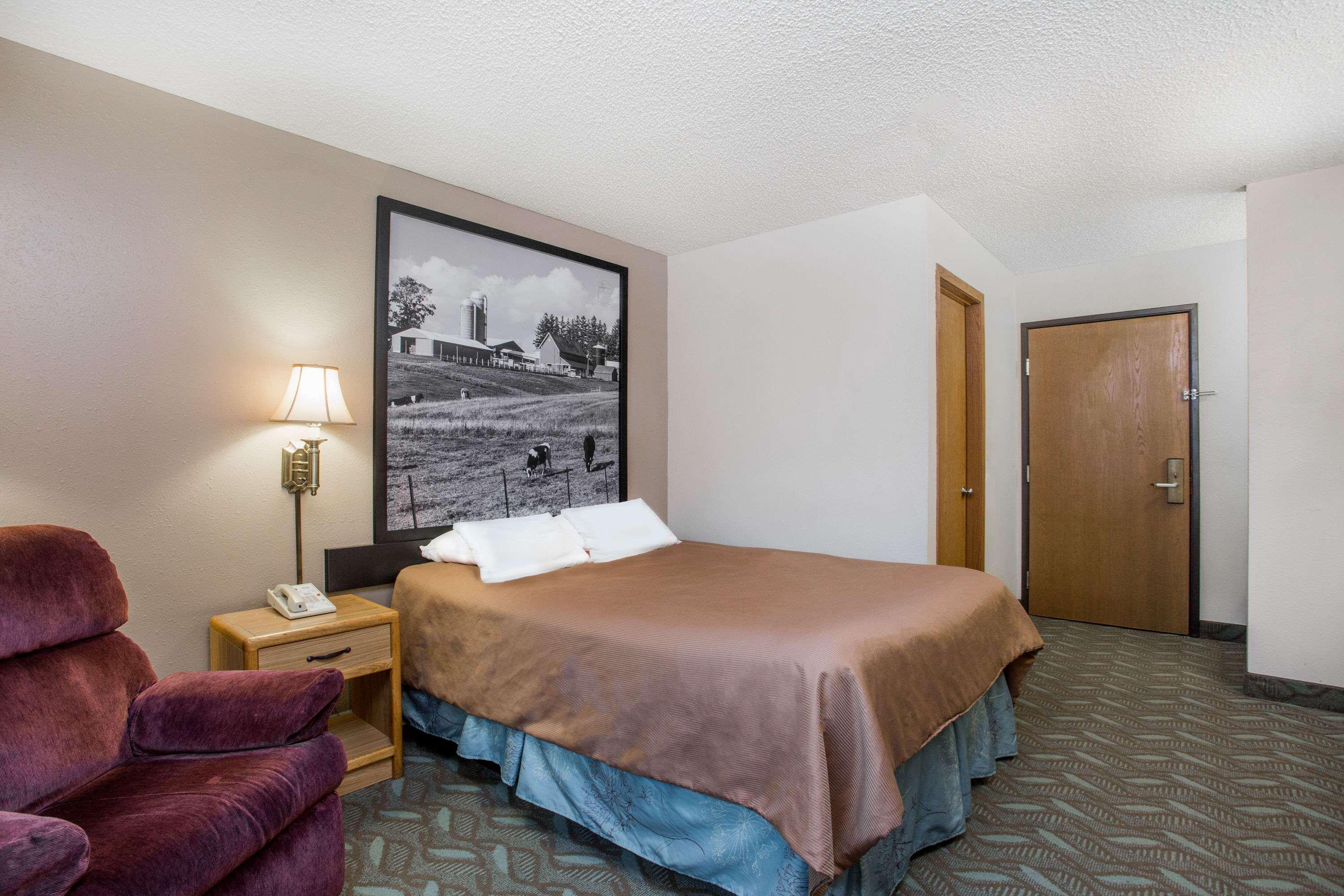 Super 8 By Wyndham Monroe Wi Hotel Exterior foto