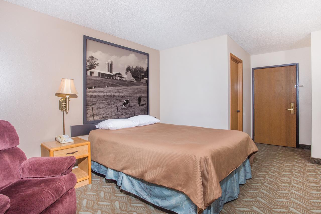 Super 8 By Wyndham Monroe Wi Hotel Exterior foto